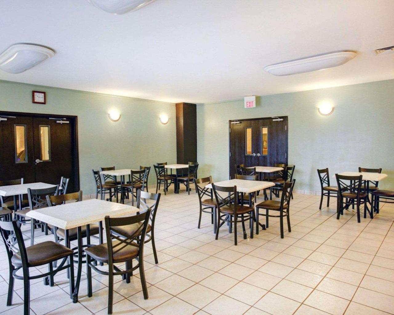 Quality Inn & Suites Airport オースティン エクステリア 写真
